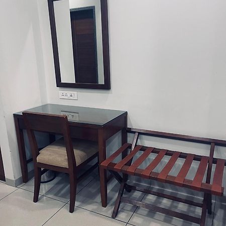 The Park Residency Hotel Ахмедабад Екстериор снимка
