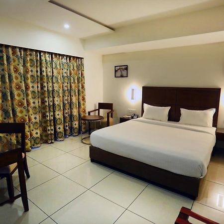 The Park Residency Hotel Ахмедабад Екстериор снимка