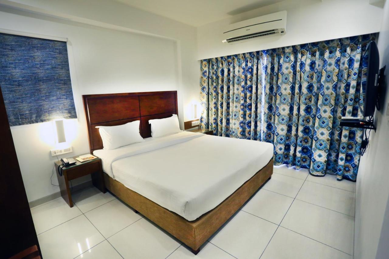 The Park Residency Hotel Ахмедабад Екстериор снимка