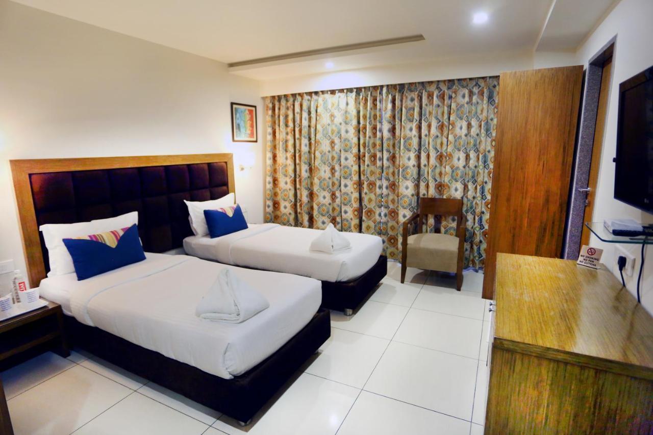 The Park Residency Hotel Ахмедабад Екстериор снимка