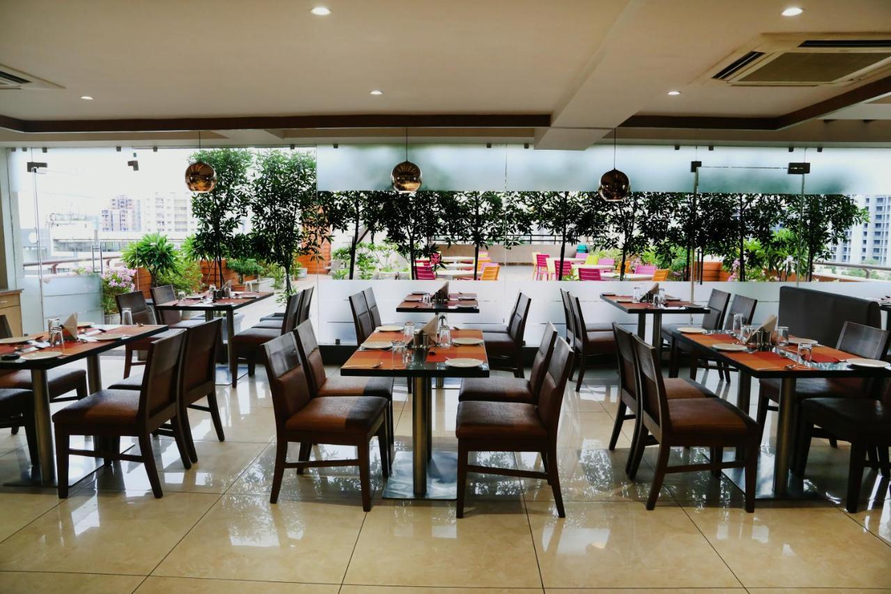 The Park Residency Hotel Ахмедабад Екстериор снимка