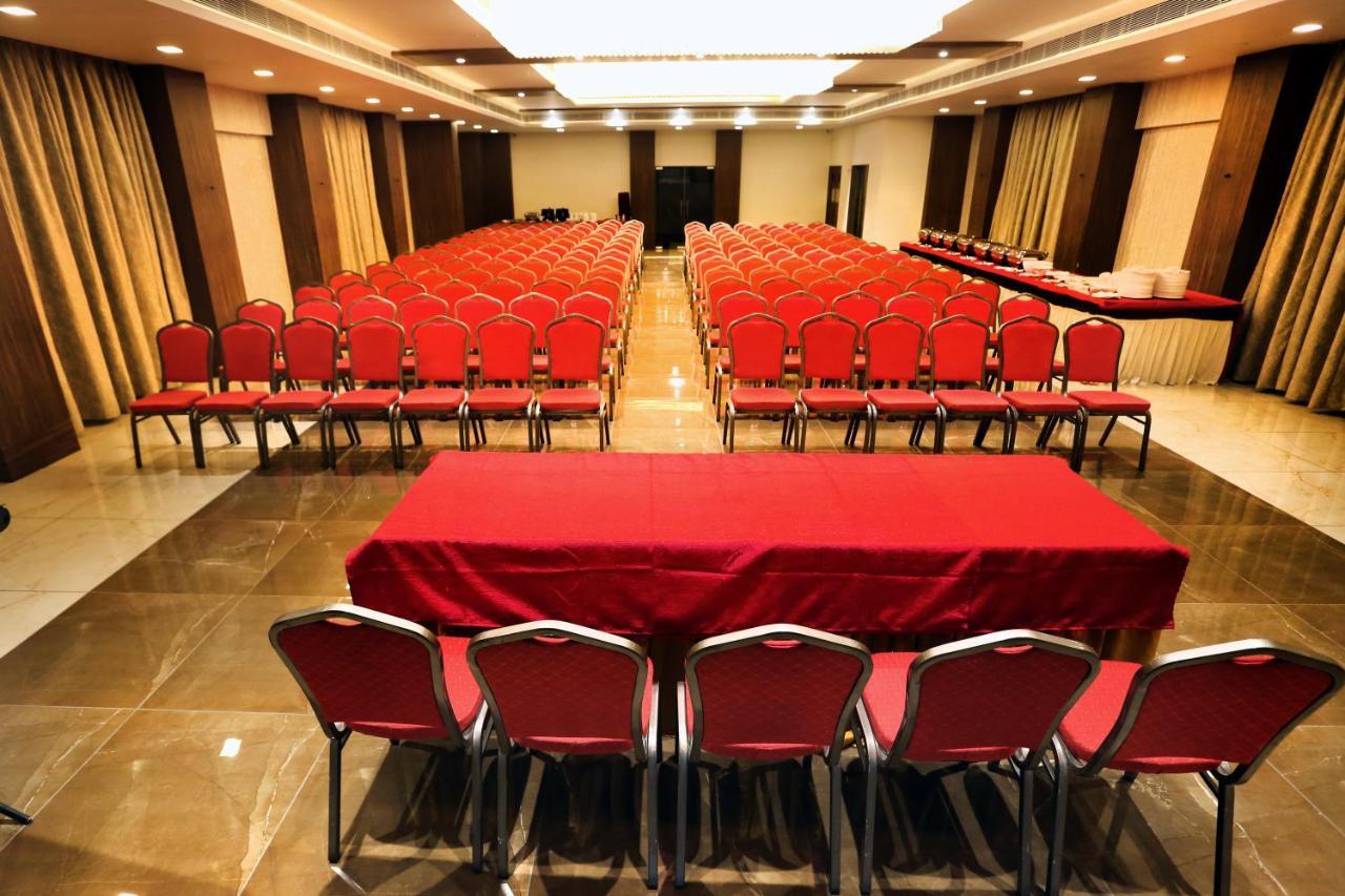 The Park Residency Hotel Ахмедабад Екстериор снимка