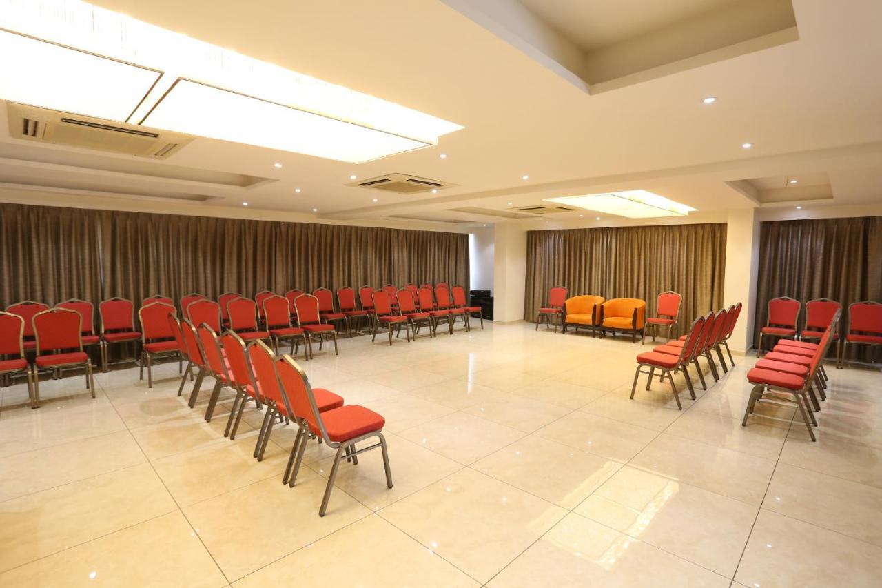 The Park Residency Hotel Ахмедабад Екстериор снимка