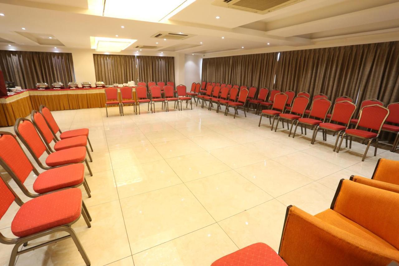 The Park Residency Hotel Ахмедабад Екстериор снимка