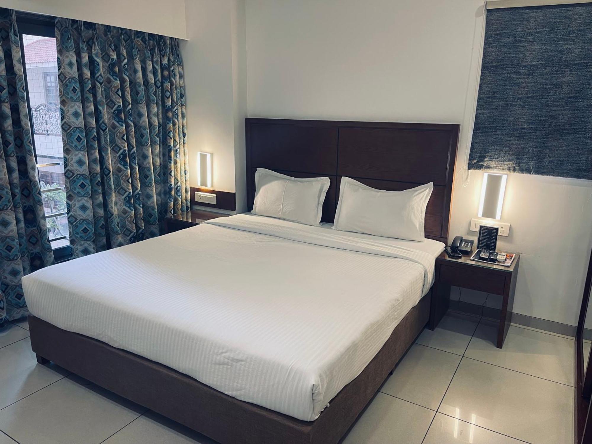 The Park Residency Hotel Ахмедабад Екстериор снимка