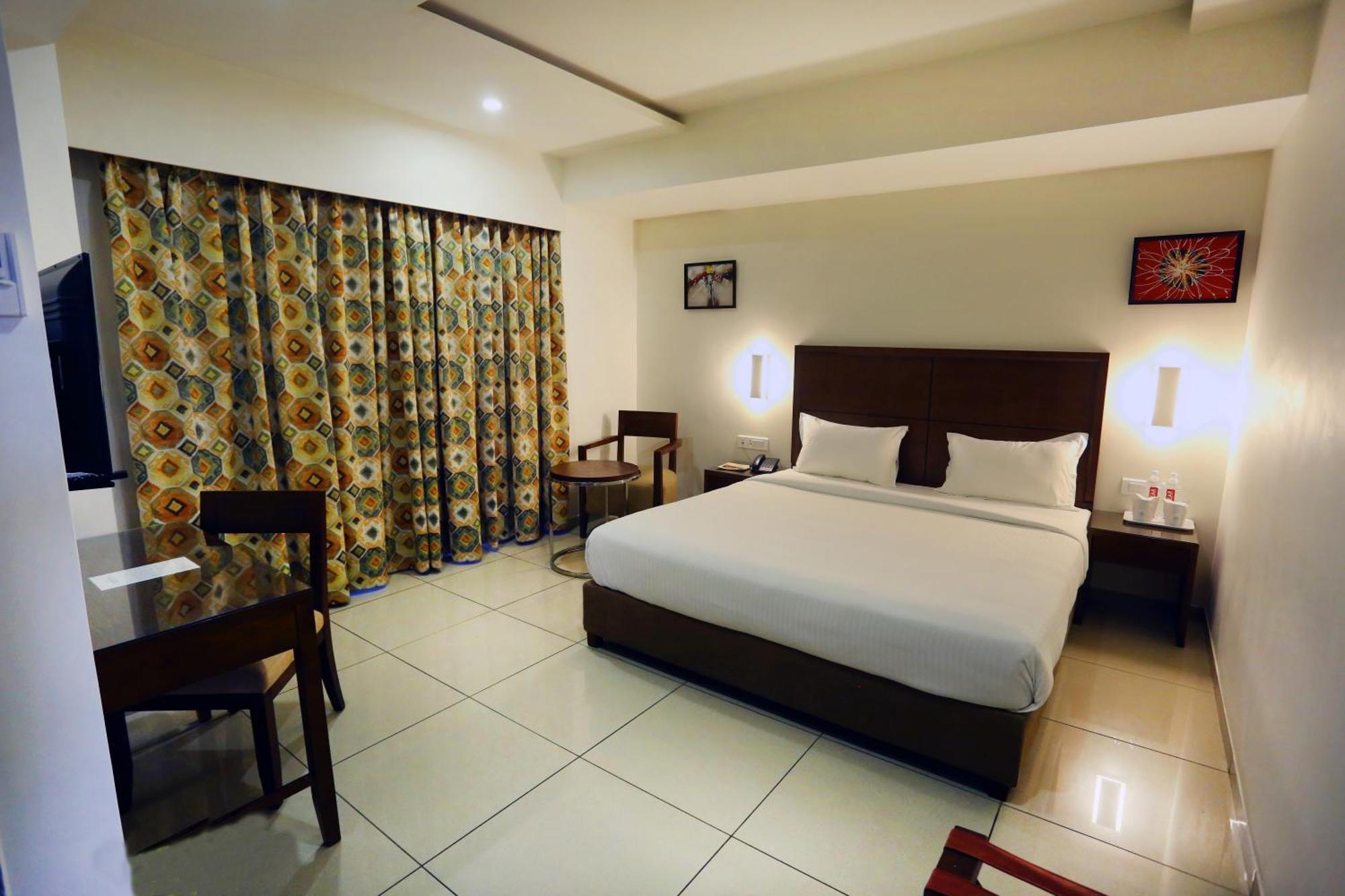 The Park Residency Hotel Ахмедабад Екстериор снимка